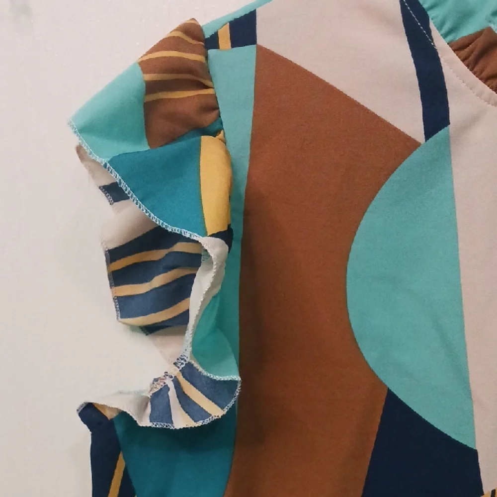 Geometric Patterned Ruffle Sleeve Top - Picture 5 of 7